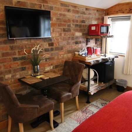 Boutique Garden Lodge @ The Larches Wolverhampton Kültér fotó