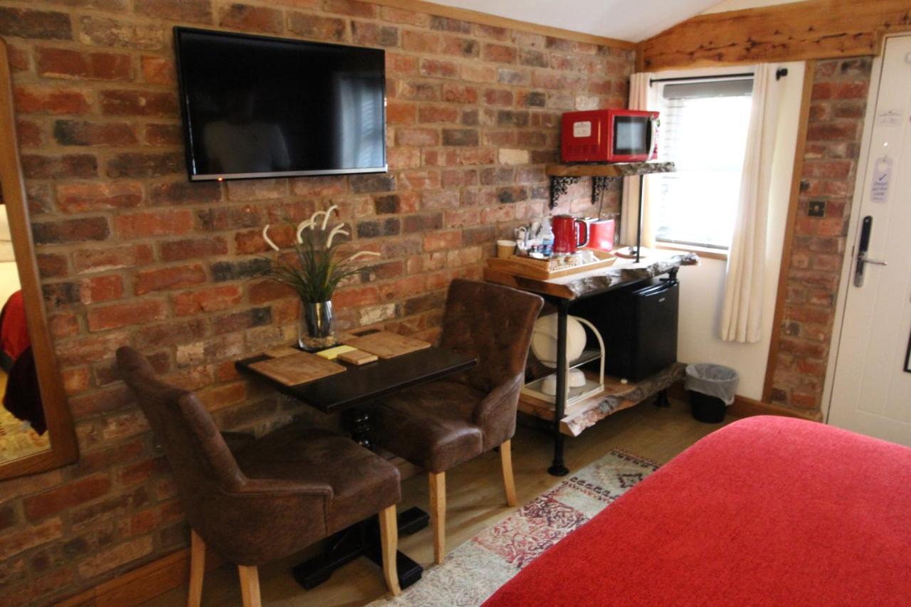 Boutique Garden Lodge @ The Larches Wolverhampton Kültér fotó
